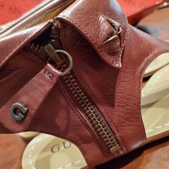 Guess Picturing Brown Leather Thong Sandals NIB - Picture 3 of 6